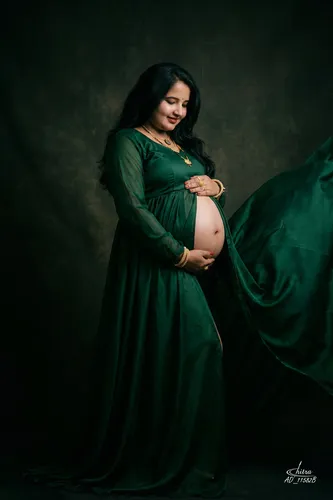 Radiant Pregnancy Photoshoot Home 